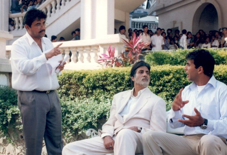 अमिताभ बच्चन और अक्षय कुमार द्वारा साथ अभिनीत पहली फिल्म ' एक रिश्ता - द बांड ऑफ लव ' ने पूरे किए 21 साल !