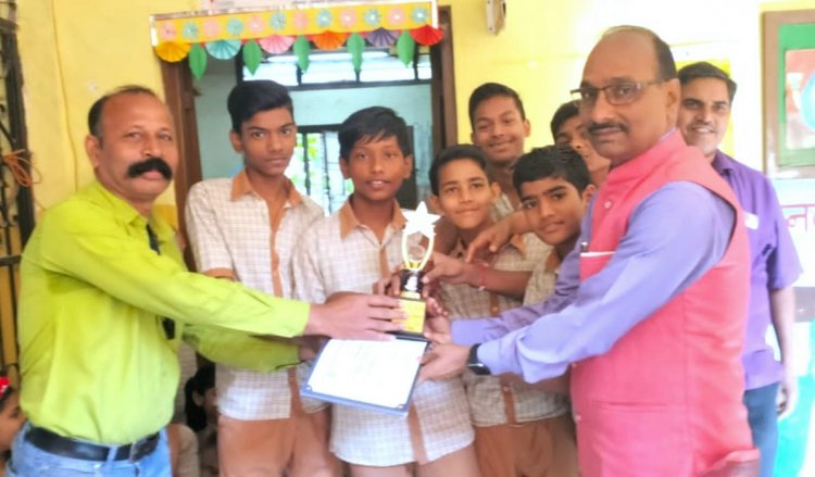 पालक मंत्री क्रीडा स्पर्धा में कस्तूरबा हिंदी शाळा ने जीता सिल्वर मेडल