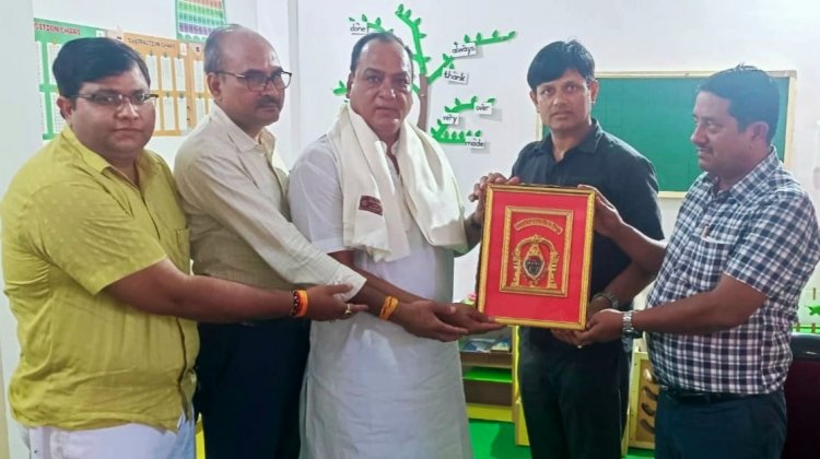 जौनपुर के शिक्षक संघ ने किया वरिष्ठ पत्रकार शिवपूजन पांडे का सम्मान