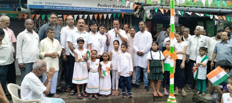 बोरीवली में कांग्रेस नेता डॉ. किशोर सिंह ने किया ध्वजारोहण