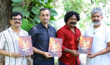 बाहुबलीच्या दिग्दर्शकाला मराठमोळ्या धर्मवीरची भुरळ : धर्मवीरच्या टीमने घेतली राजमौली यांची भेट !