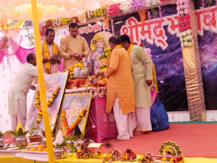 भव्य कलश यात्रा के साथ सिलवासा में शुरू हुआ श्रीमदभागवत कथा सप्ताह