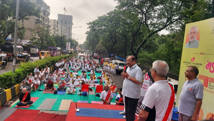 सांसद श्री गोपाल शेट्टी सहित भाजपा नेताओं, कार्यकर्ताओं ने पर्व की तरह मनाया अंतरराष्ट्रीय योग दिवस....