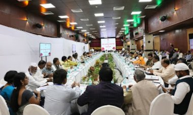 यात्री सुविधाओं पर म.रे. का फोकस : जीएम ने ली जेडआर यूसीसी सदस्यों की बैठक