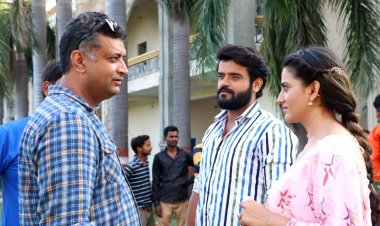 डार्लिंग के सेट पर रजनीश मिश्रा ने अक्षरा सिंह को बताया रॉक स्टार....