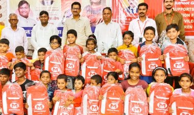 मुथूट ग्रुप द्वारा जरूरतमंद छात्रों को स्कूल बैग का वितरण...