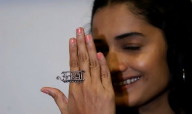 चाहत्याकडून हृताला 'ही' अनोखी भेट...