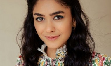 Mrunal Thakur books tickets of her recent film for the entire staff of a coffee house in Mumbai