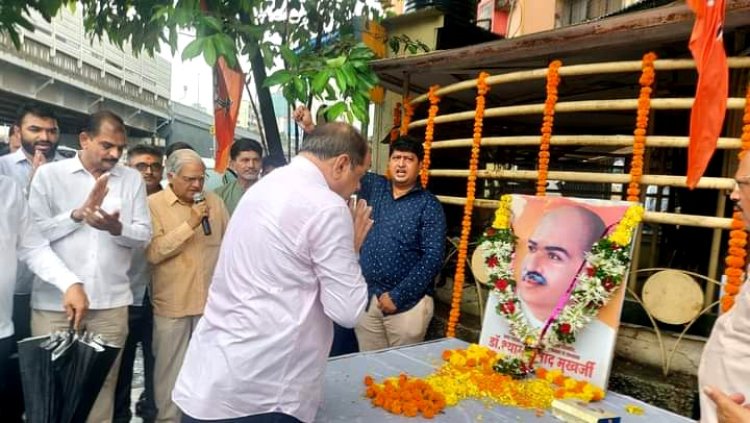 जनसंघ के संस्थापक डॉ.श्यामा प्रसाद मुखर्जी की जयंती पर सांसद श्री गोपाल शेट्टी ने बिखेरे श्रद्धा के फूल