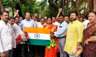 सांसद श्री गोपाल शेट्टी ने भाजपा साउथ इंडियन सेल के नव-निर्वाचित पदाधिकारियों को सम्मानित किया