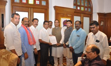 राष्ट्रीय फेरीवाला नीति को लागू करने की मांग : एमएलसी राजहंस सिंह के नेतृत्व में मनपा आयुक्त से मिला भाजपा प्रतिनिधि मंडल 