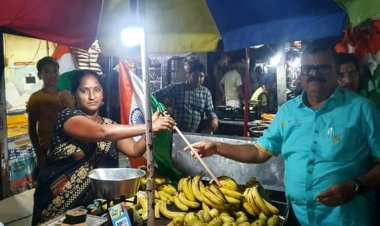 पूर्व नगरसेवक श्री कमलेश यादव द्वारा कांदिवली वार्ड 31 के फेरीवालों में तिरंगा ध्वज का वितरण