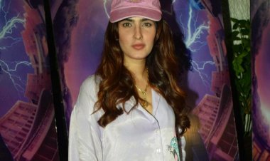 Karishma Sharma kept it casual chic at the screening of the film Dobaaraa 2.12