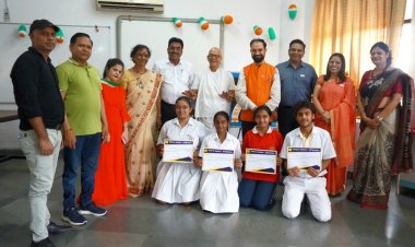 कवि सम्मेलन में कवियों ने देशभक्ति से ओत-प्रोत कविताओं से बांधा समां