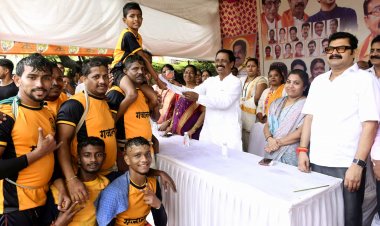 मरोल में आयोजित दहीहंडी में सैकड़ों गोविंदा पथकों ने लिया हिस्सा