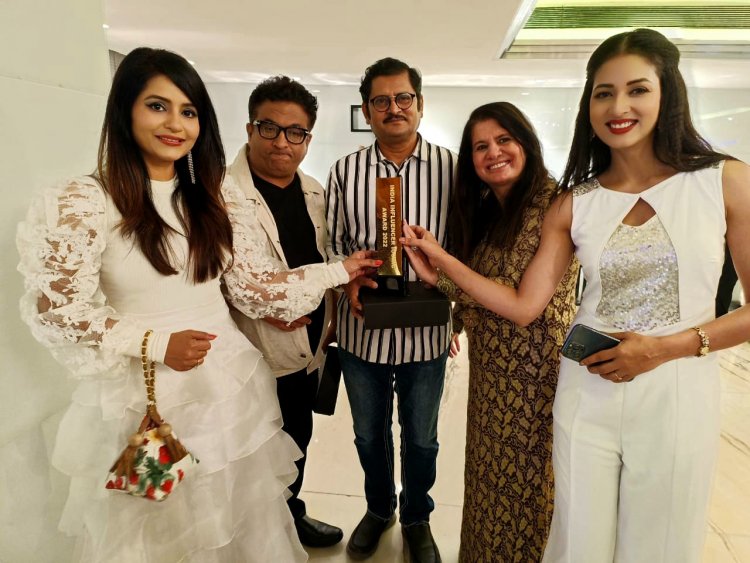 "Bhabiji Ghar Par Hai" team dedicate the award to Deepesh Bhan !