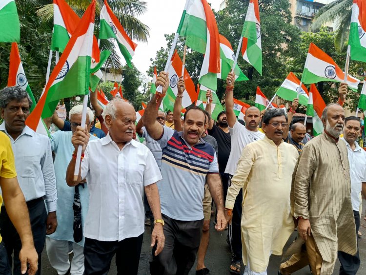 जैसल पार्क चौपाटी कल्याण समिति ने तिरंगा यात्रा निकालकर दिया राष्ट्रप्रेम का संदेश