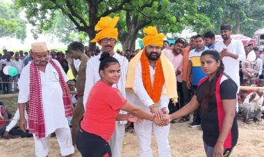 DANGAL: जौनपुर में पांडेपुर के अखाड़े में कौंधी बिजलियां, टकराए पहाड़ ...!!!