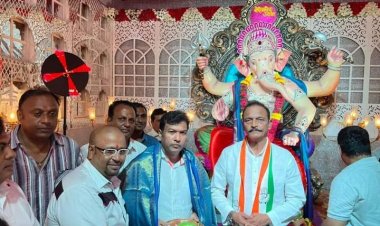 बोरीवली के विभिन्न सार्वजनिक गणेशोत्सव में पहुंचे मुंबई कांग्रेस अध्यक्ष श्री भाई जगताप,ट्रेजरर श्री भूषण पाटिल,श्री राजेश निर्मल और श्री कमलेश शेट्टी