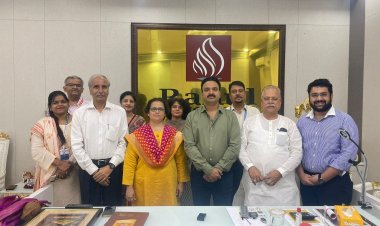 राहुल एजुकेशन ने सोलापुर की रजिस्ट्रार योगिनी घारे को किया सम्मानित...