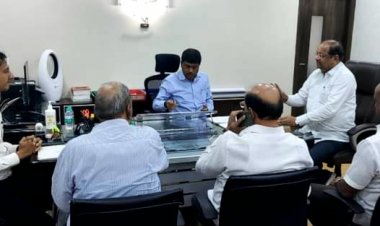 दहिसर गावठन के नागरिकों की समस्या के हल के लिए सांसद श्री गोपाल शेट्टी ने अधिकारियों संग की बैठक 