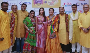 DHOOM  MACHA  LE - Day 4 : Garba King Rajendra Gadhvi Rocks BMB Navratri with his Team...