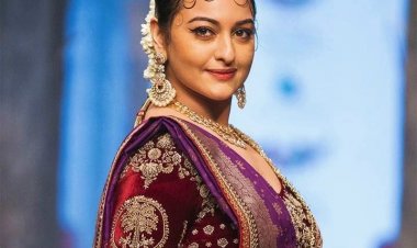 Sonakshi Sinha stuns in  two distinctive looks at the Fashion Week !