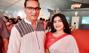 SPOTTED :  Film FAN And Kaanchli Fame Actress Shikha Malhotra Spotted At Singer Abhijit Ji's  Durgotsav