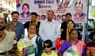 भाजपा गुजराती सेल की ओर से सांसद श्री गोपाल शेट्टी ने जरूरतमंदों को स्नेह सहित किया राशन किट का वितरण