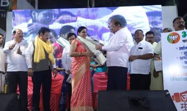 वार्ड क्रमांक 31 की महिला अध्यक्ष पद पर पारुल त्यागी की नियुक्ति : सांसद श्री गोपाल शेट्टी ने प्रदान किया नियुक्ति पत्र