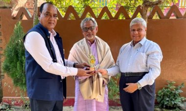 समरस फाउंडेशन ने जौनपुर में आदर्श प्रधान अरुण सिंह को किया सम्मानित