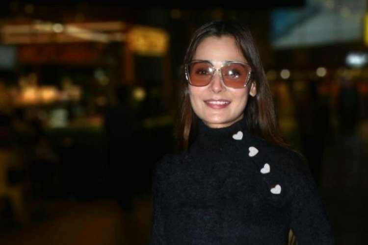 Spottted : Sara Khan made a stylish appearance at the Mumbai airport while returning from Jammu  (Photo Courtesy: PNK )