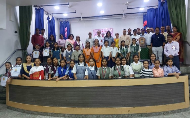 हिंदी हाईस्कूल घाटकोपर में कविता पाठ प्रतियोगिता का आयोजन