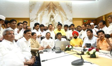 मुंबई काँग्रेसच्या आझाद मैदान जवळील कार्यालयातील नूतनीकरण करण्यात आलेल्या अद्ययावत परिषद कक्षाचे उदघाटन