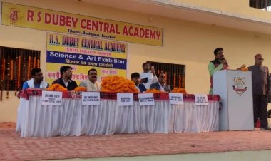 बच्चों के सपनों को साकार करने में मदद करें शिक्षक और अभिभावक– विधायक रमेश मिश्रा