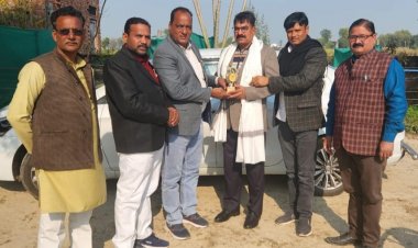 समरस फाउंडेशन ने किया जेल अधीक्षक राम शिरोमणि यादव का सम्मान