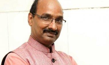 सुरेश मिश्र की कविता :  गलत है ....!