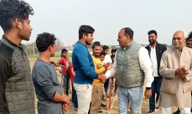 स्व. पंडित सुभाष चंद्र त्रिपाठी स्मारक क्रिकेट टूर्नामेंट का शुभारंभ