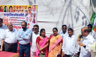 बोरीवली पूर्व के मेन कस्तूरबा रोड पर बिजली के खंभे स्थापित करने का कार्य शुरू ....