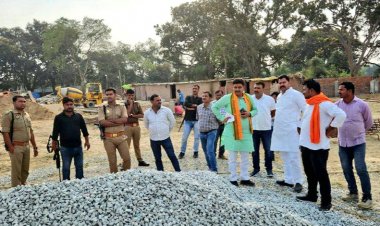 ट्रांसफार्मर मरम्मत वर्कशाप के चल रहे निर्माण कार्य का विधायक रमेशचंद्र मिश्रा ने किया औचक निरीक्षण