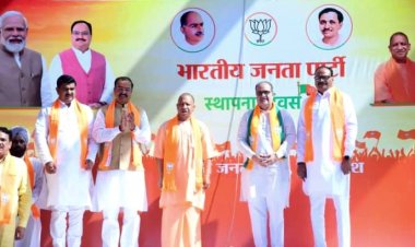 भाजपा स्थापना दिवस के अवसर पर प्रदेश कार्यालय पर ध्वजारोहण