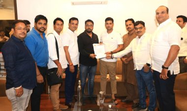 JAI PARASHURAM चौक बनाने की मांग लेकर अपना पूर्वांचल महासंघ ने सांसद श्रीकांत शिंदे को सौंपा ज्ञापन 