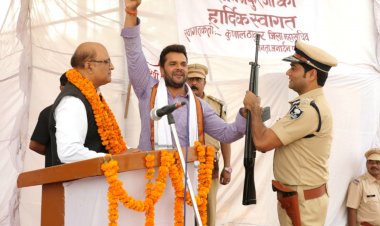 मुख्यमंत्री बने रंजन सिन्हा की सभा में जब बंदूक लेकर पहुंच गए खेसारीलाल यादव !