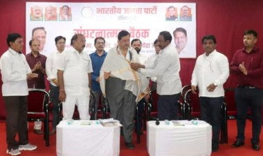 शक्ति केंद्र प्रमुखों और पन्ना प्रमुखों की एक सांगठनिक बैठक में शामिल हुए मंगलप्रभात लोढ़ा