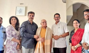 'हिंदी पत्रकारिता दिवस' के अवसर पर वरिष्ठ पत्रकार मनमोहन सरल का सम्मान