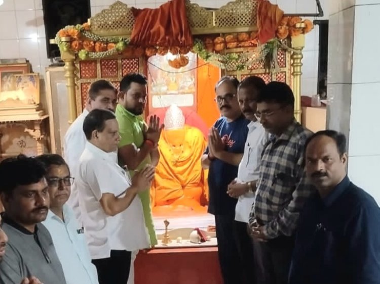 कांग्रेस कार्यकर्ताओं द्वारा दहिसर के हनुमान मंदिर में किया गया हनुमान चालीसा का पाठ