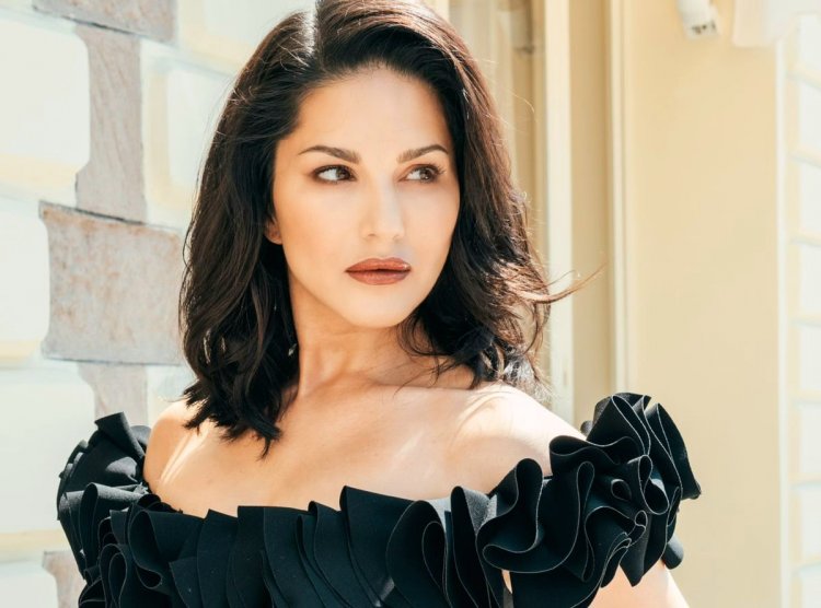 SUNNY LEONE  लैटेस्ट लुक्स से कांन्स में सेट किया फैशन गोल्स