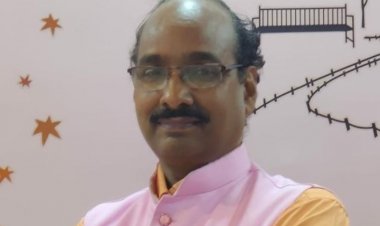 कविता : सबकुछ चलता है ....