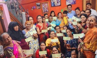 KURLA में स्वयं सहायता समूह की महिलाओं को चेक का वितरण