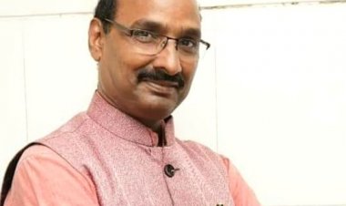 कविता : बदरा बरसे झूमि के